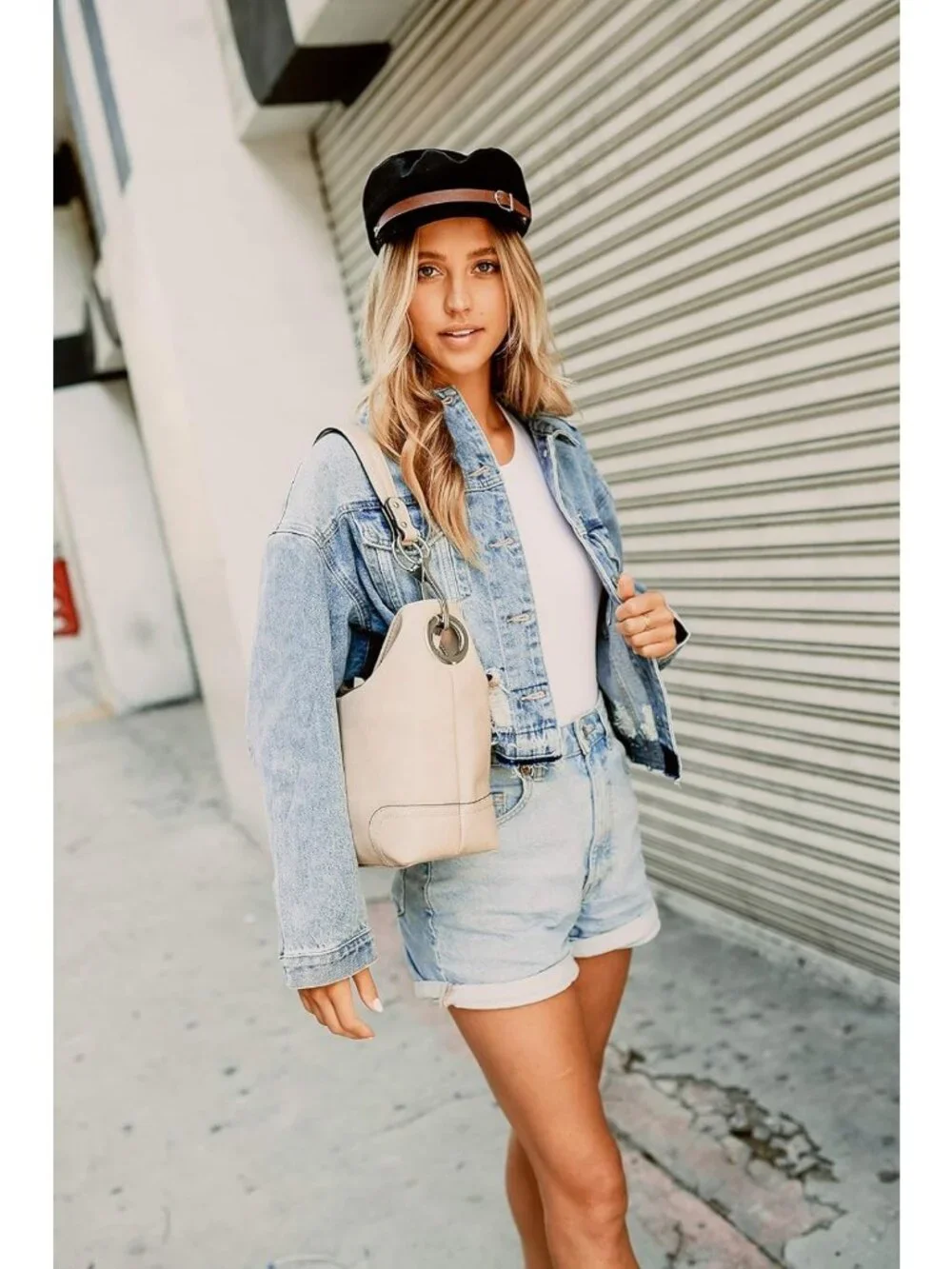Stylish Hobo Shoulder Bag with Large Snap Hook, Chic Everyday Accessory